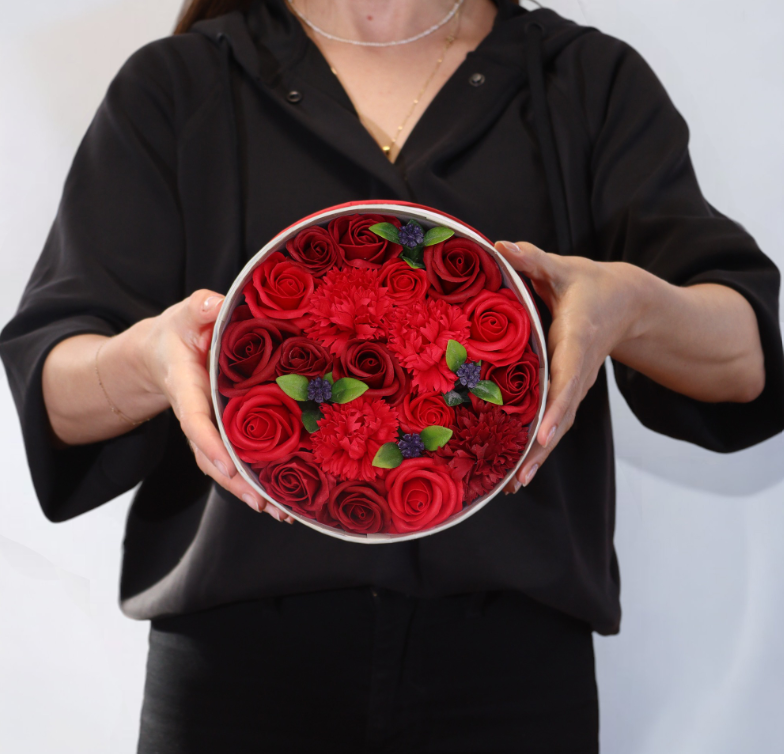 Round Box - Classic Red Roses